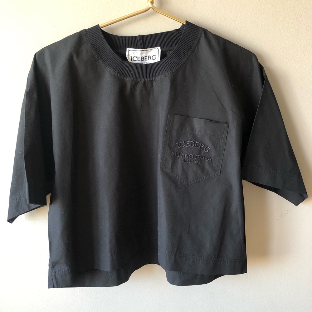 Iceberg black cotton crewneck boxy embroidered one pocket cropped top